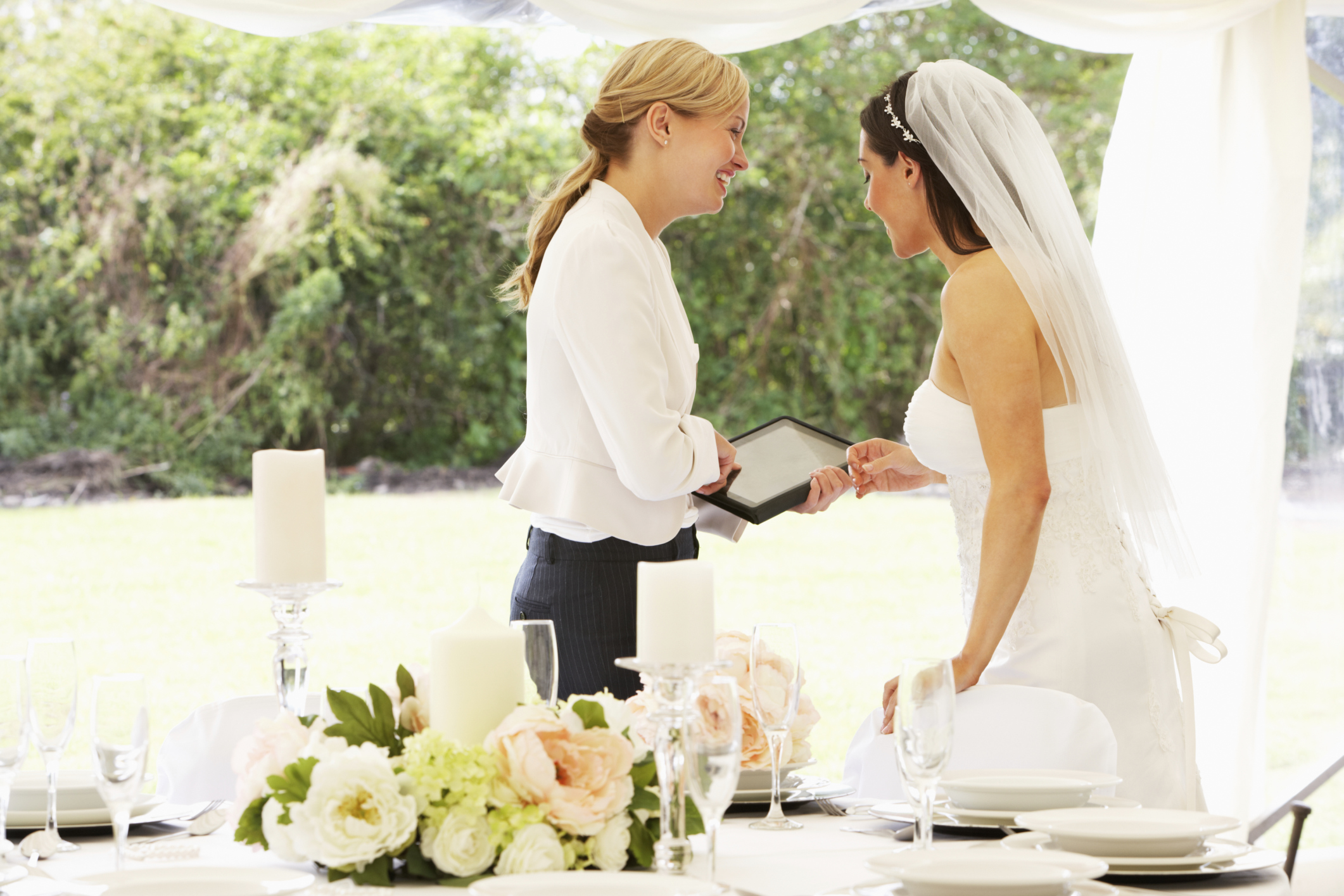 How to Hire a Wedding Planner