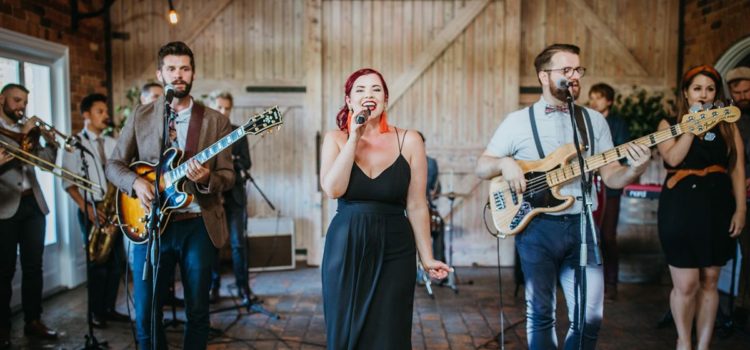 How to select the best wedding singers gold coast