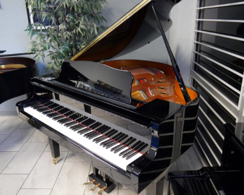 What Are The Different Types Of New Pianos?